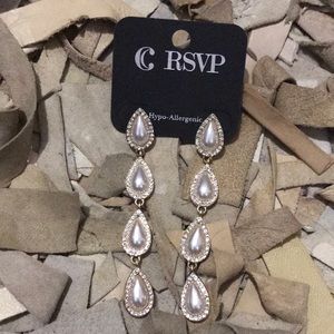 Charming Charlie’s pearl & gold drop earrings